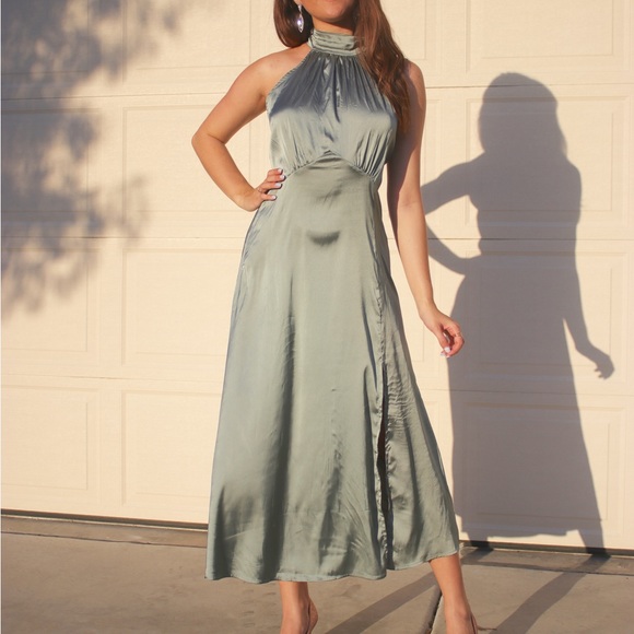 Amazon women’s satin midi dress with high neck - Picture 3 of 3